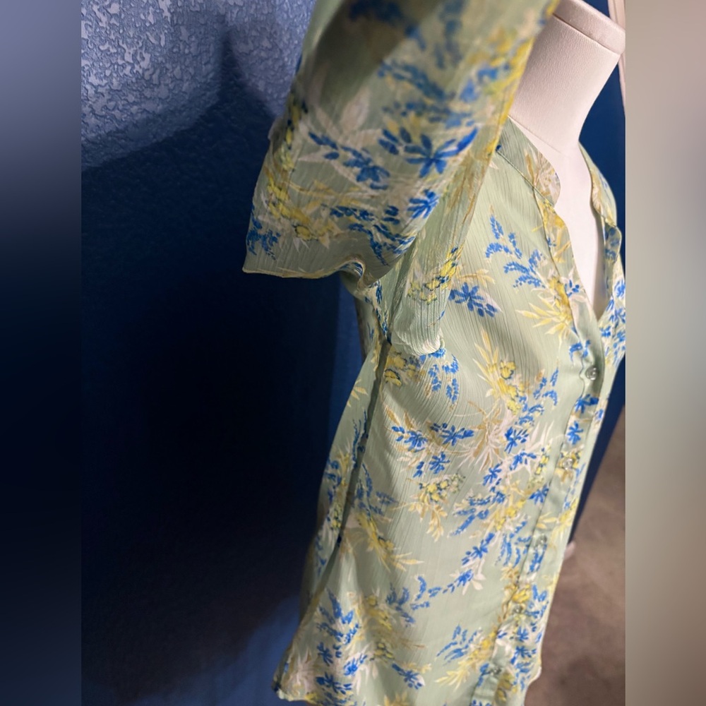 🌼2/$40 🌼KUT from the Kloth NWT Floral Print Chiffon Button-up, Long-sleeve - Picture 6 of 16